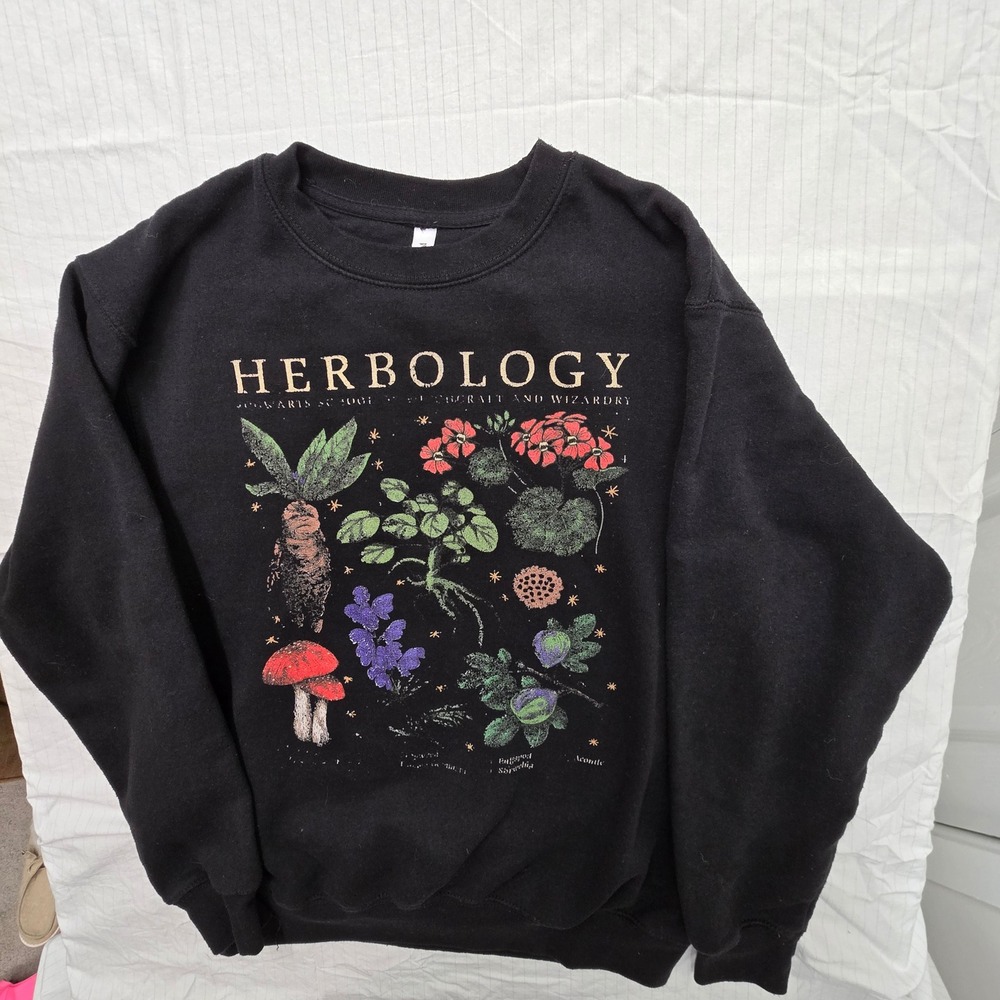 Zuni Sportswear Hogwarts Herbology Sweatshirt Black Graphic Crewneck Medium